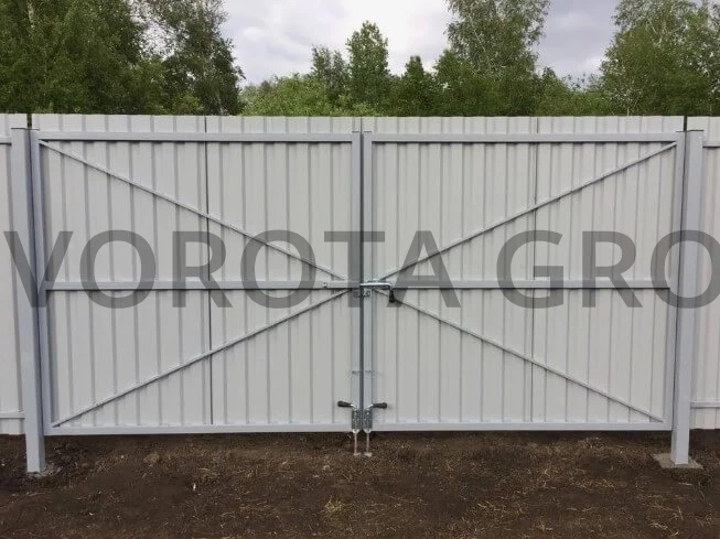 Распашные ворота из профнастила Doorhan белые 2900х1800
