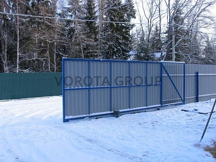 Откатные ворота на сваях Alutech серые 2050x3350